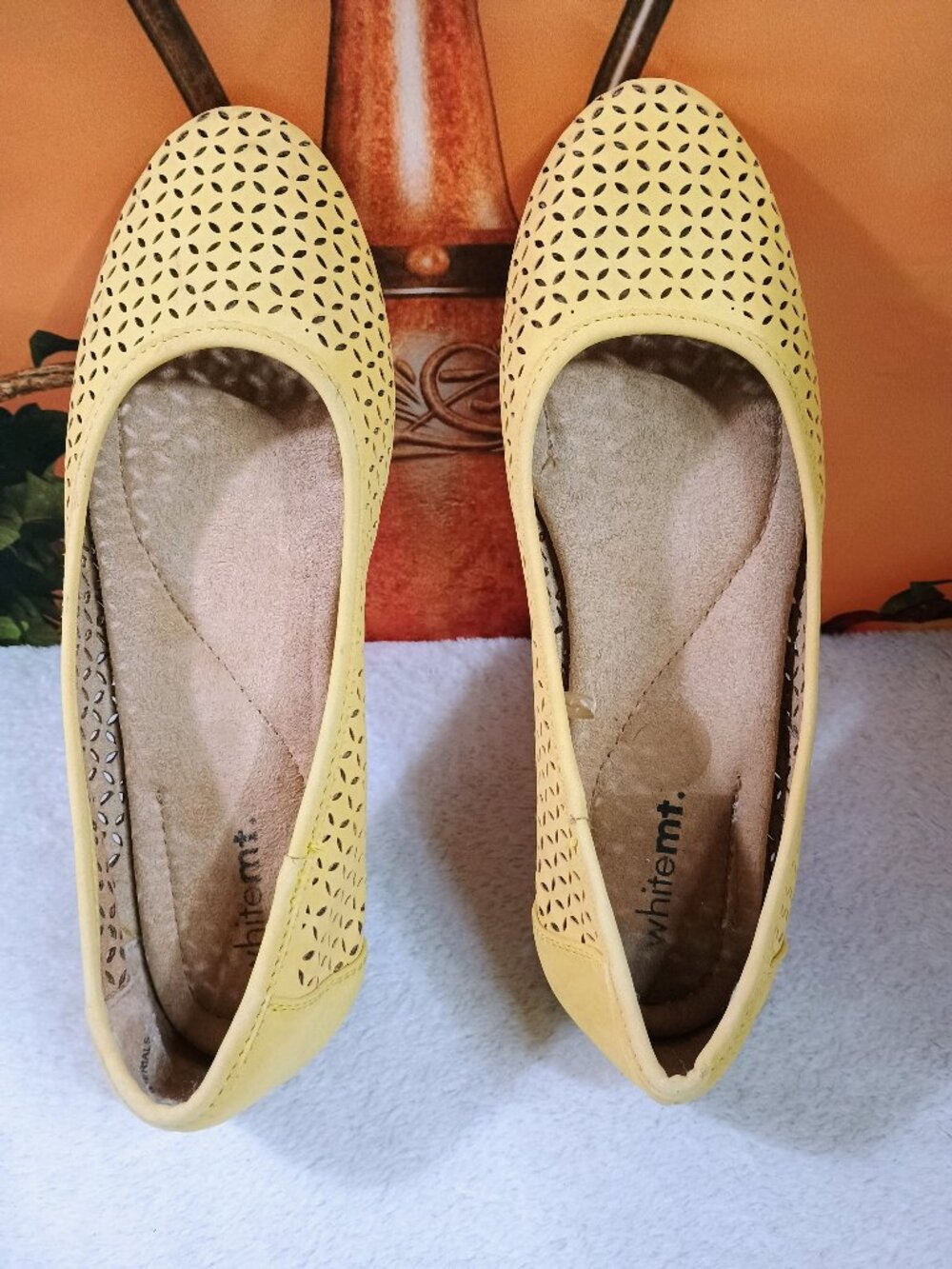 VGUC White Mountain Sz 8.5M Yellow Laser Cut Perforated Slip On Ballet Flats